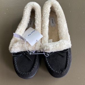 Old Navy fox fur Moccasins slippers size 6